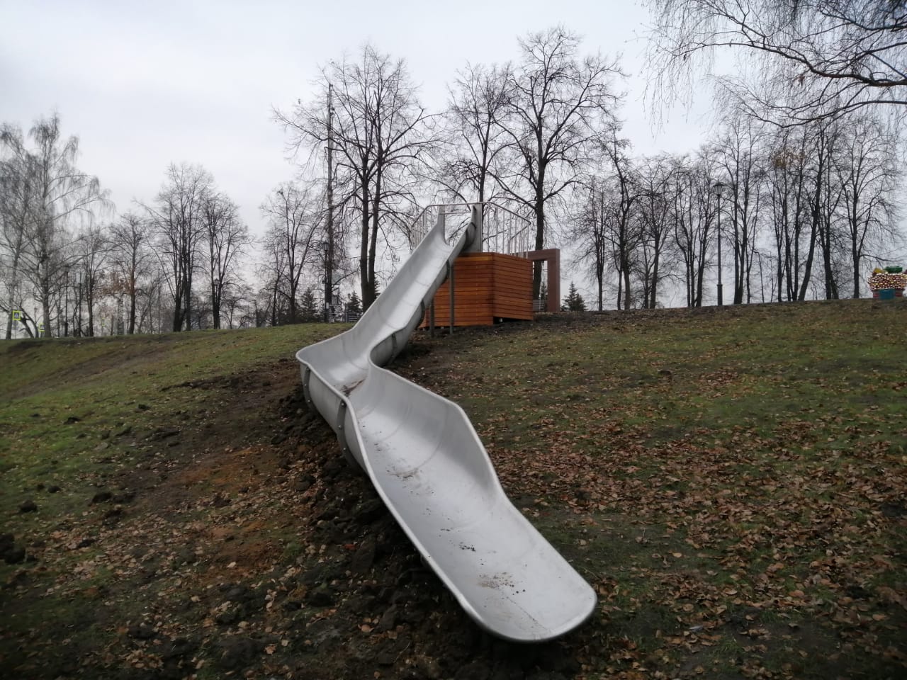 Горка-желоб на естественном холме (13 п.м.)