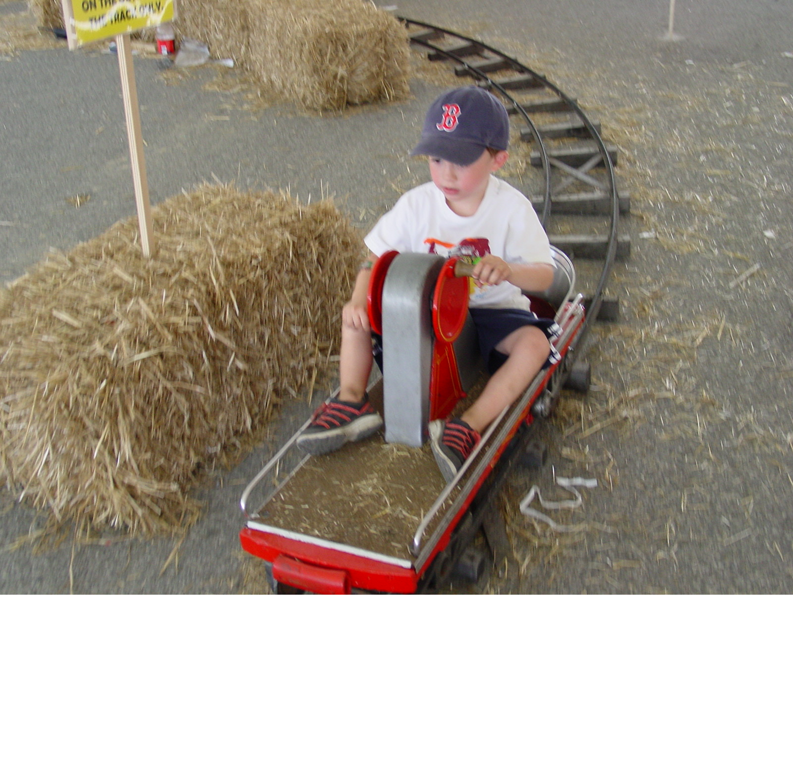 Садовая железная дорога с дрезиной