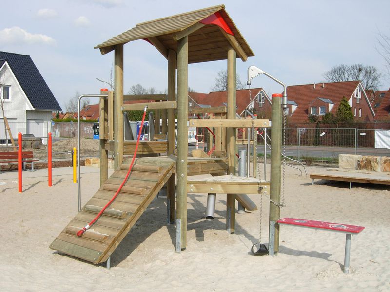 Детская площадка для игр с песком и горкой из нержавейки (средняя)