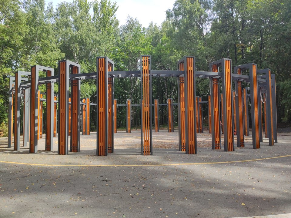 Качели многоместные