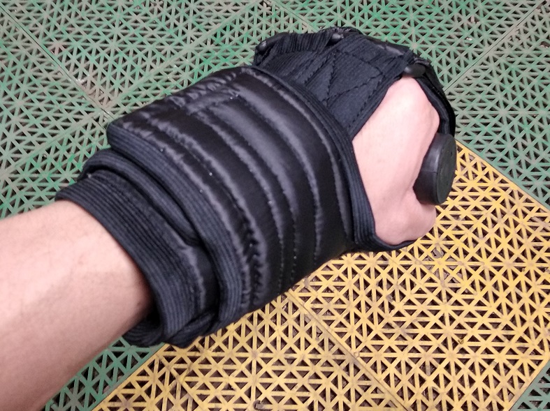 Перчатки для фиксации кисти на рукояти тренажеров