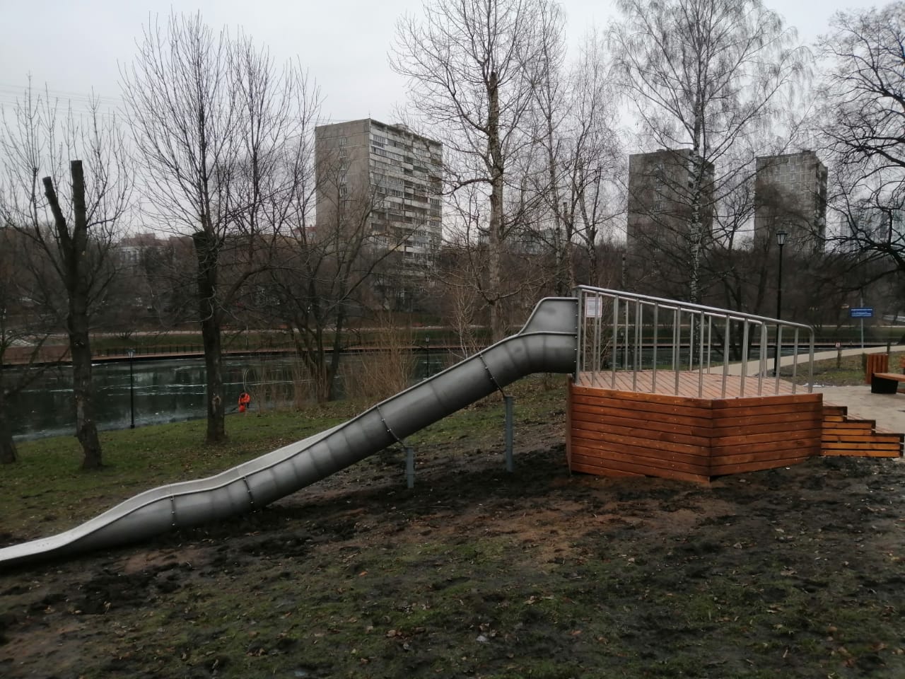 Горка-желоб на естественном холме (13 п.м.)