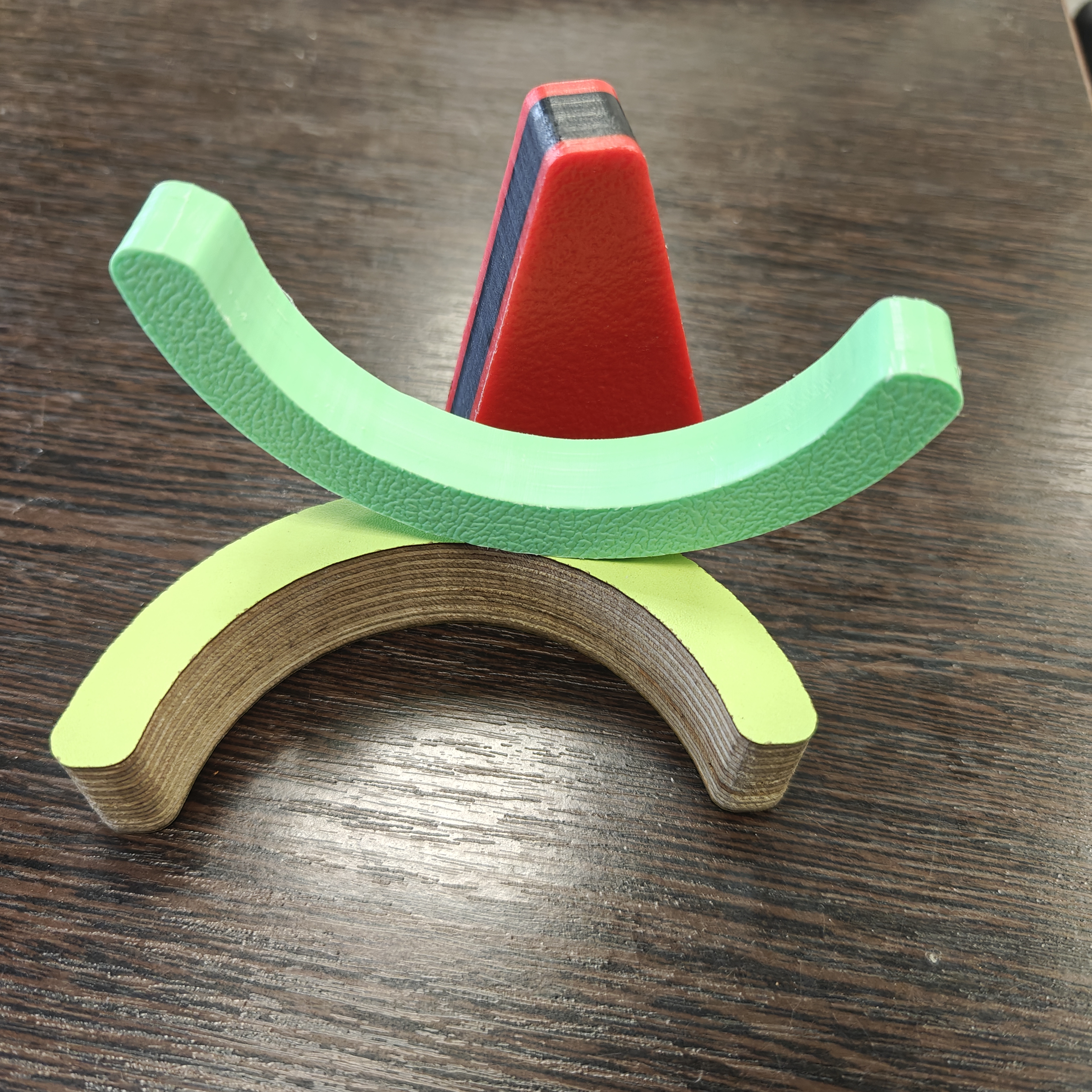 Раскрой фанеры и листов пластика