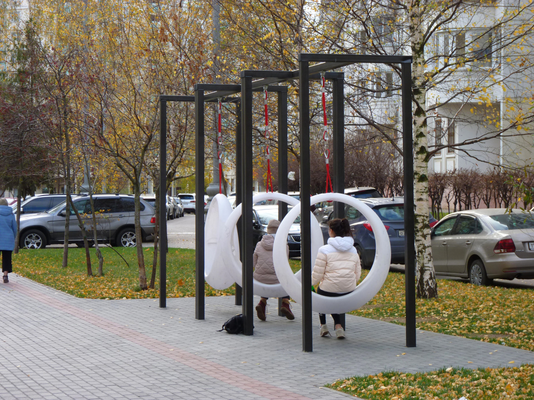 Качели - светящееся кольцо