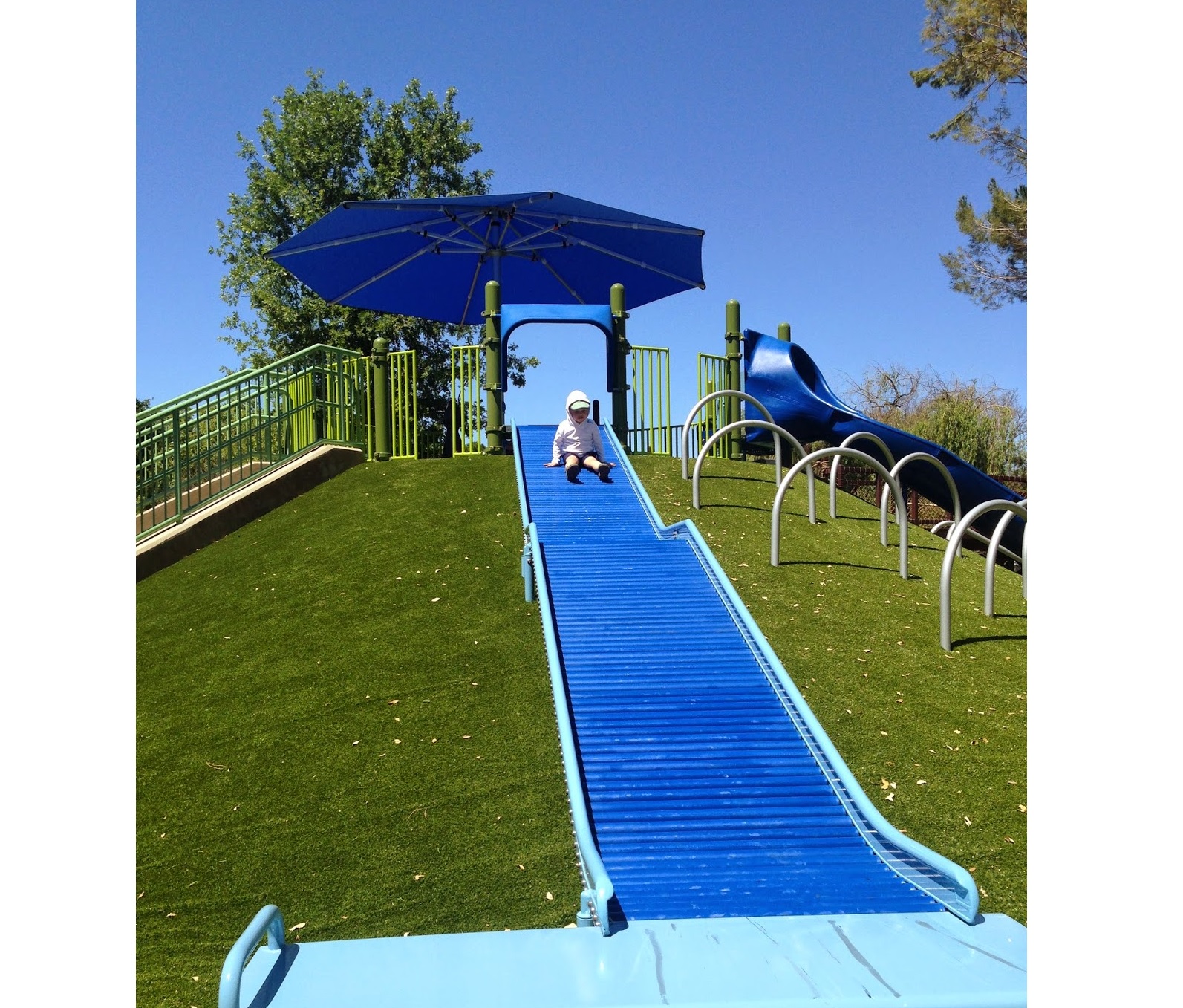 Горка с роликовым скатом