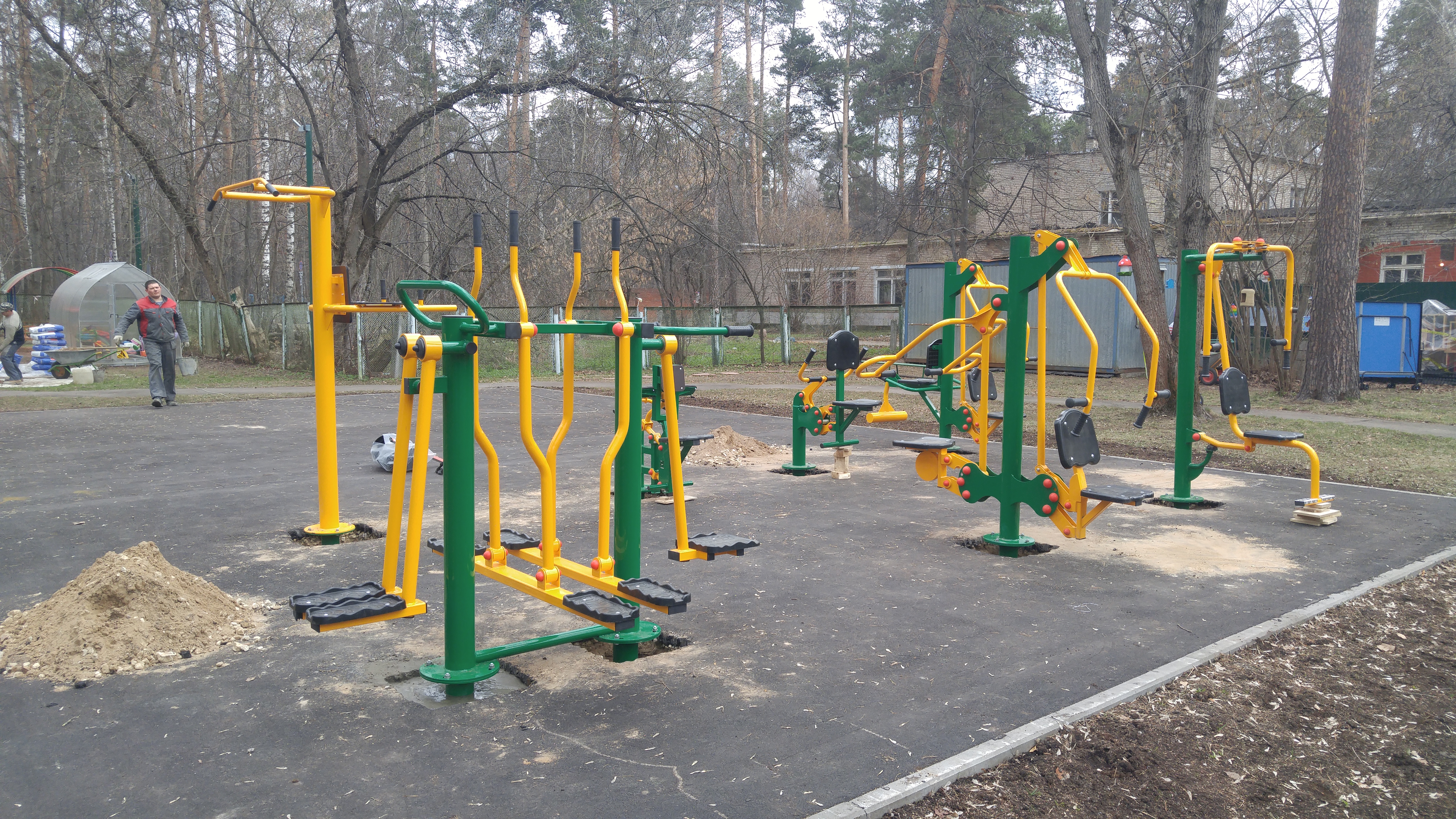 Поставка и монтаж уличных тренажеров для НЧОУ СОШ г.Москва