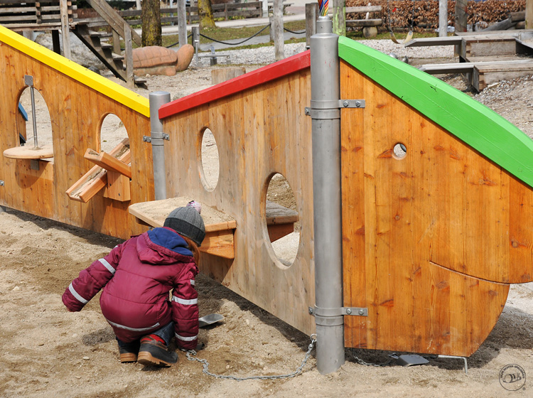 Модульная игровая стена "Гусеница"