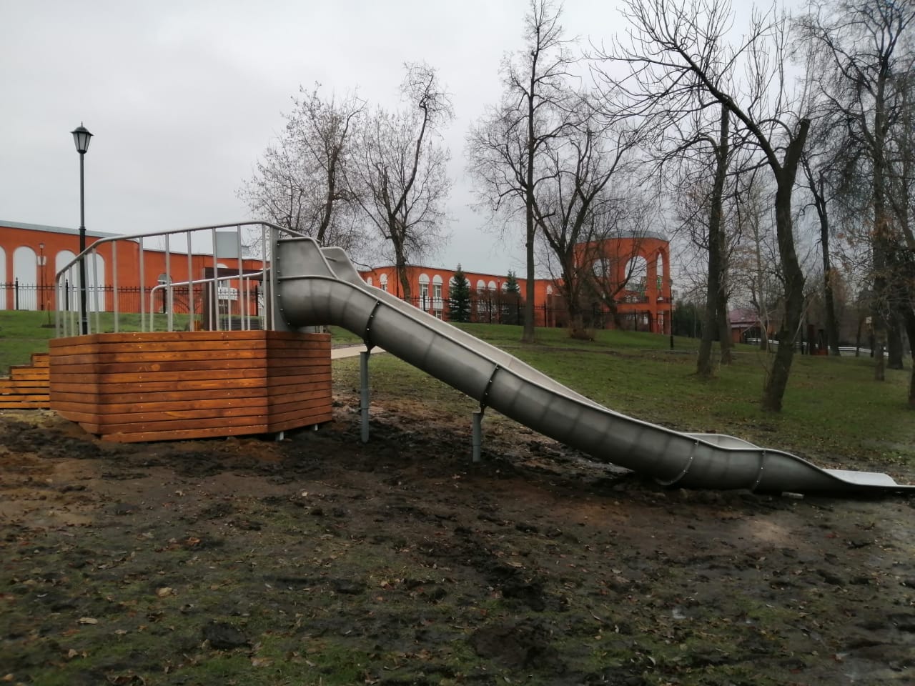 Горка-желоб на естественном холме (13 п.м.)