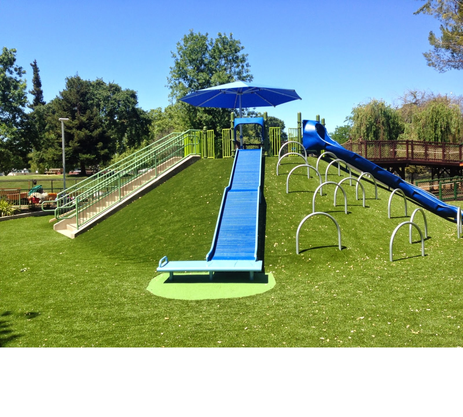 Горка с роликовым скатом