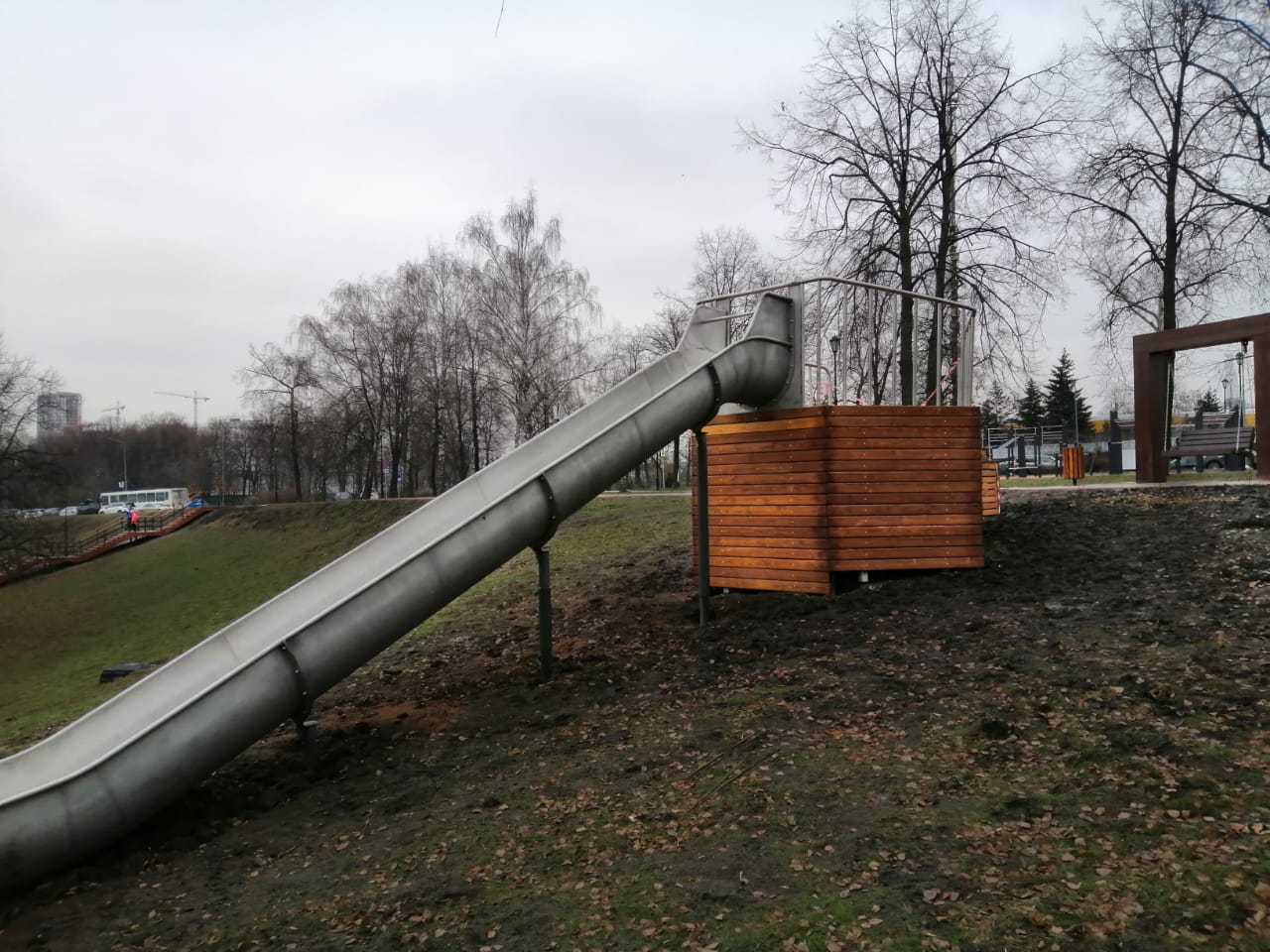 Горка-желоб на естественном холме (8 п.м.)