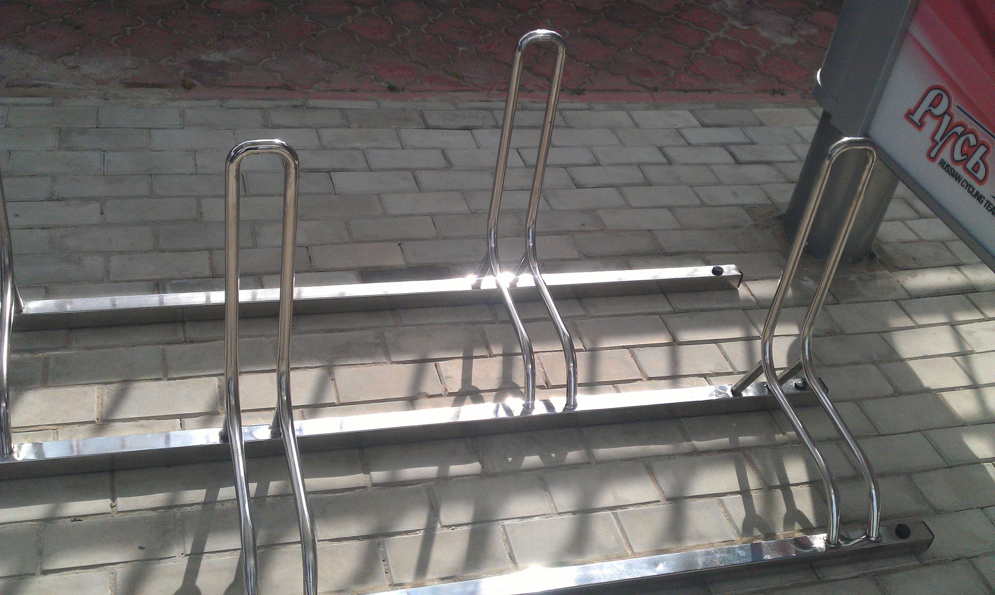 Велопарковка с лайтбоксами