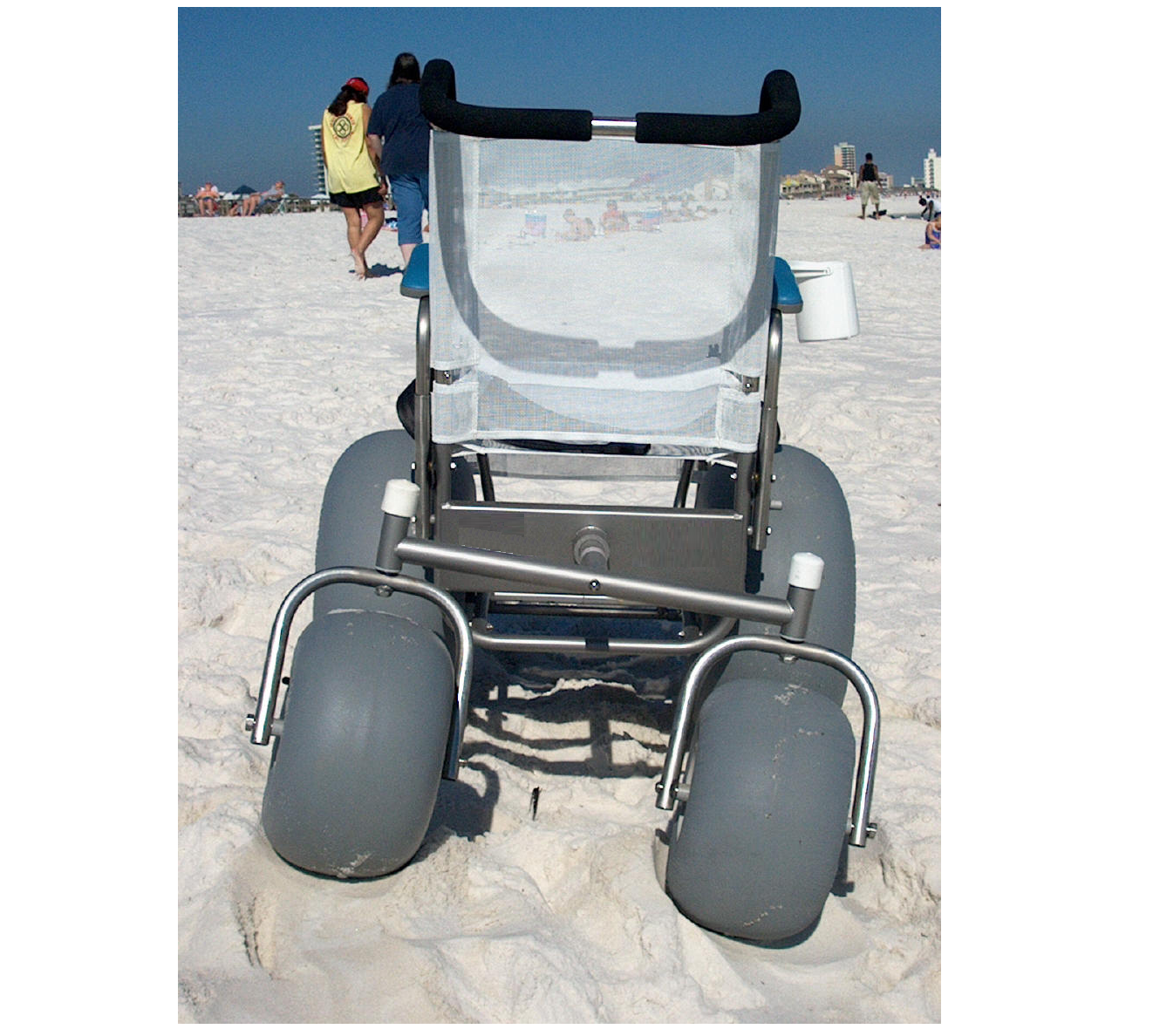 Кресло-коляска повышенной проходимости с колесами низкого давления