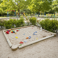 Песочница бревенчатая